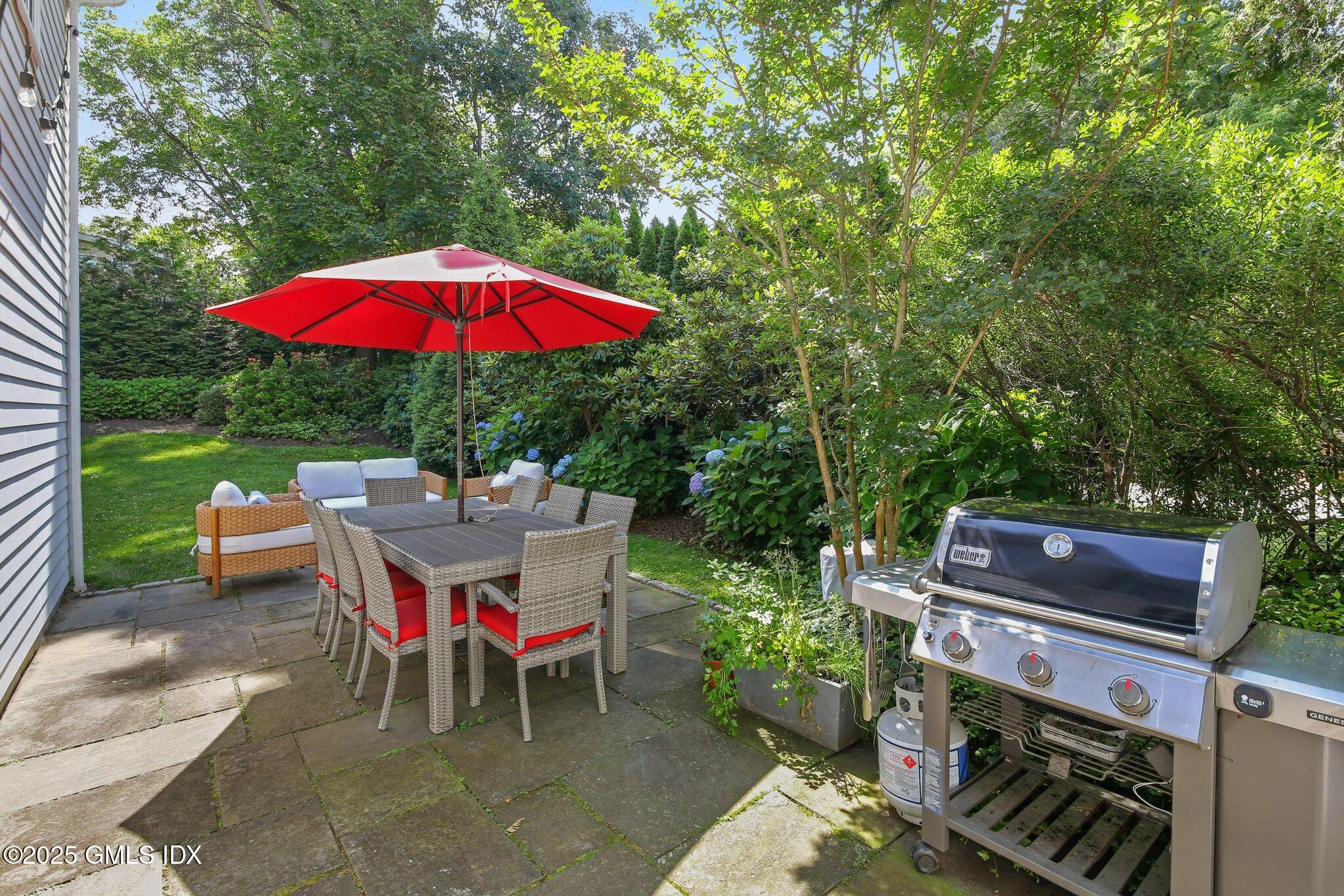 16 Split Timber Place Riverside, CT 06878 - Photo 33 of 34 a view of a patio with a table