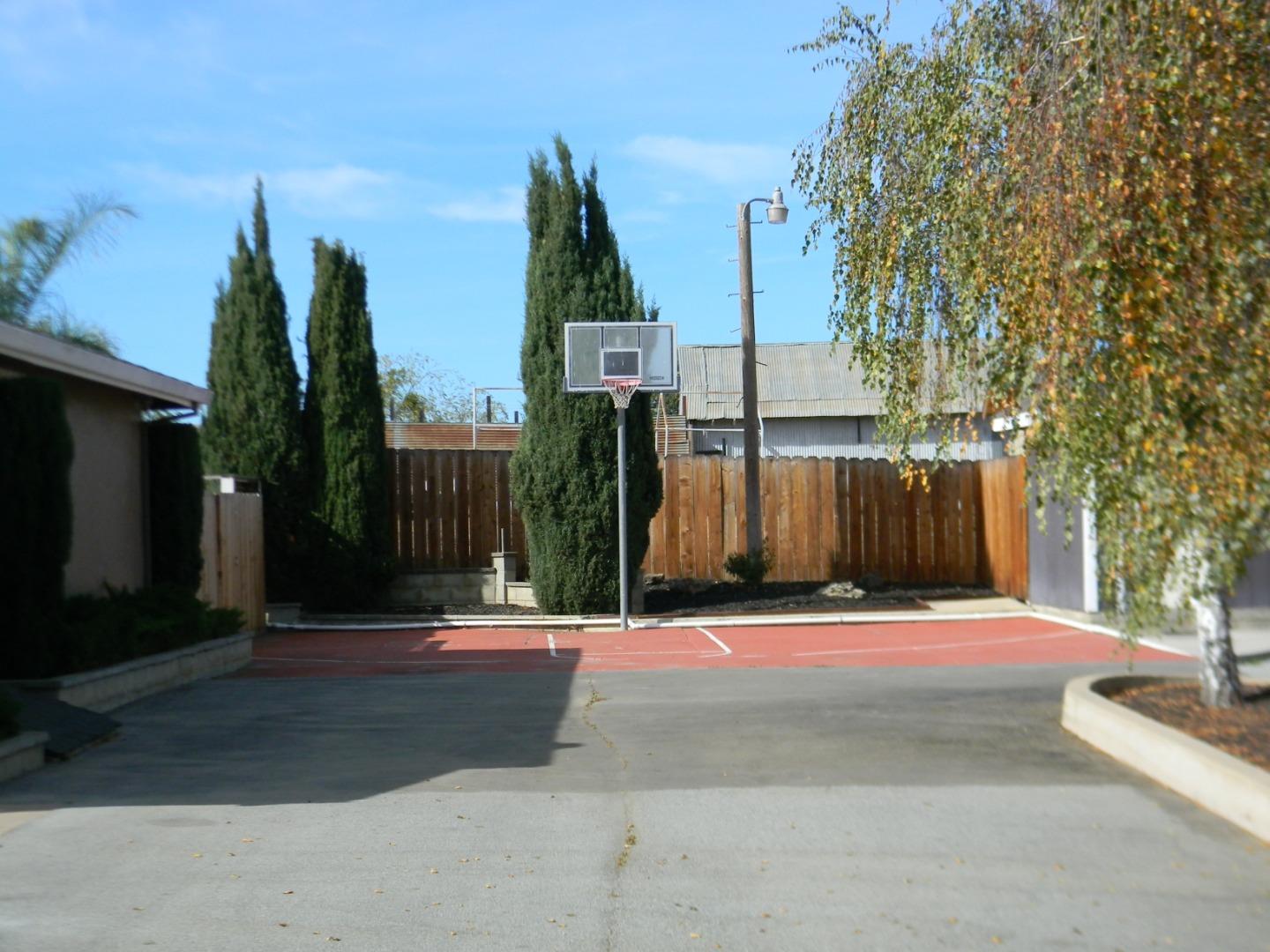 1593 Santa Ana Road Hollister, CA 95023 - Photo 5 of 43 Gallery Image 5