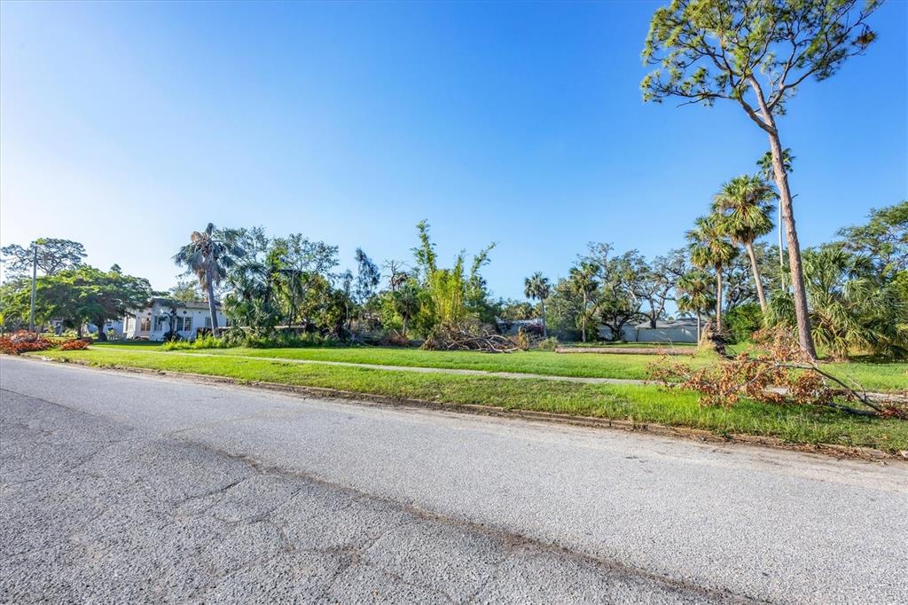 7332 Phillips Street Sarasota, FL 34243 - Photo 4 of 6