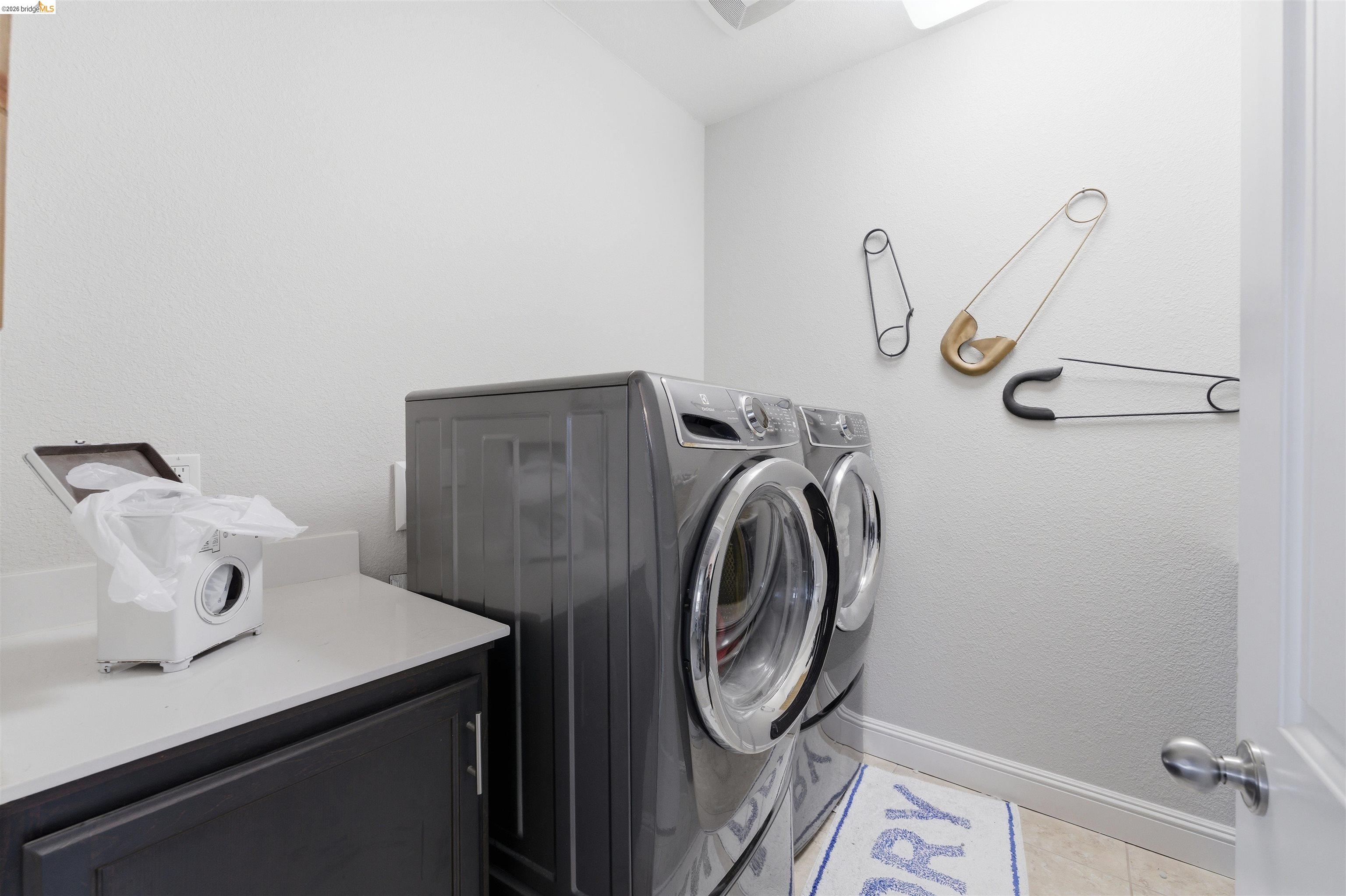 72 Greystone Place Pittsburg, CA 94565 - Photo 31 of 41 a utility room with dryer and washer