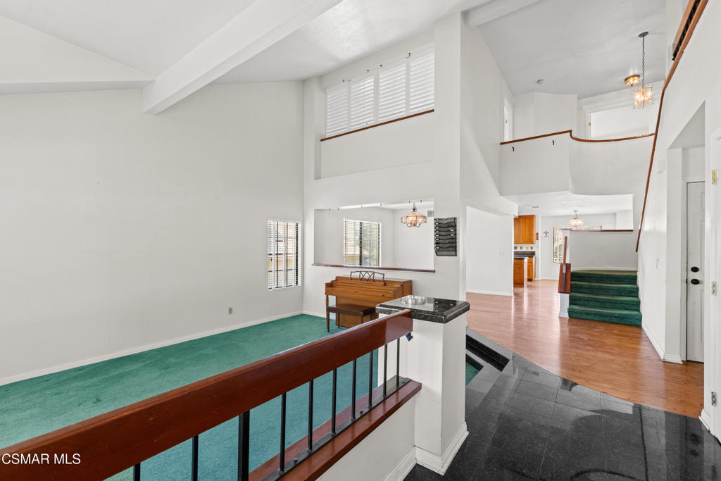 24154 Mentry Drive Newhall, CA 91321 - Photo 4 of 30