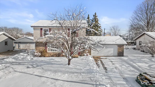 $329,900 | 214 South Regis Road, Saukville, WI 53080