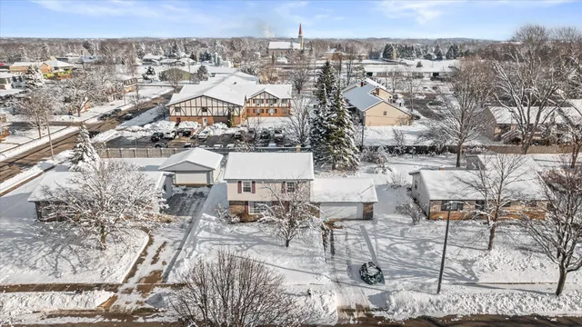 $329,900 | 214 South Regis Road, Saukville, WI 53080