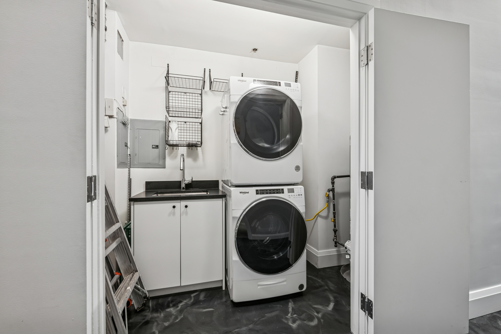 1000 West Washington Boulevard, Unit 436437 Chicago, IL 60607 - Photo 32 of 42 a utility room with sink dryer and washer