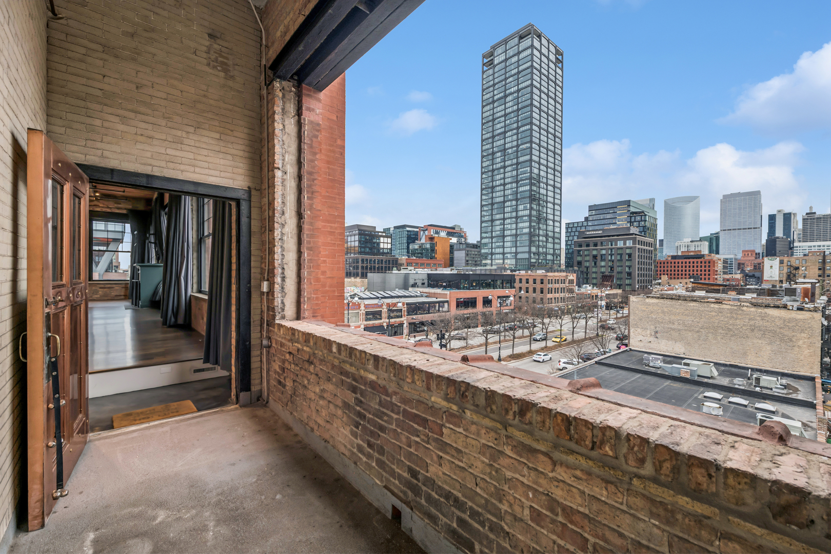 1000 West Washington Boulevard, Unit 436437 Chicago, IL 60607 - Photo 39 of 42 a view of a balcony with city view