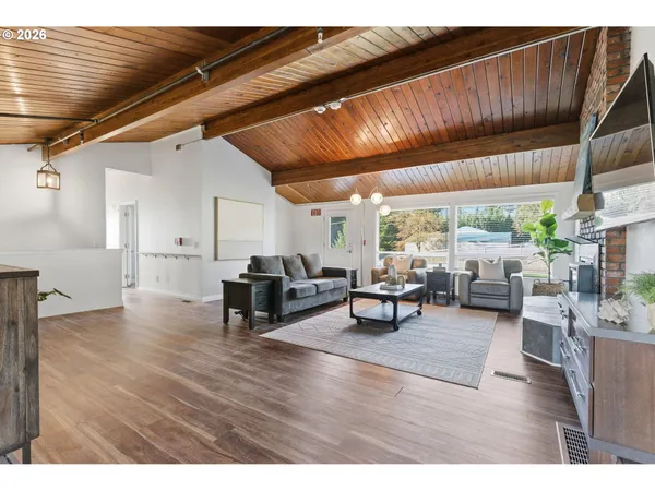 $1,250,000 | 19824 South Butte Road, Beavercreek, OR 97004