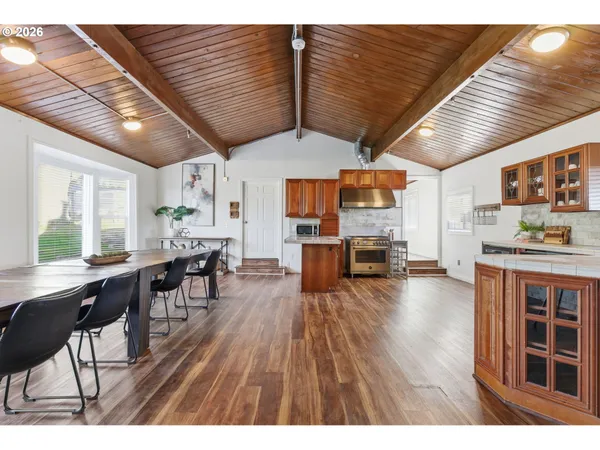 $1,250,000 | 19824 South Butte Road, Beavercreek, OR 97004