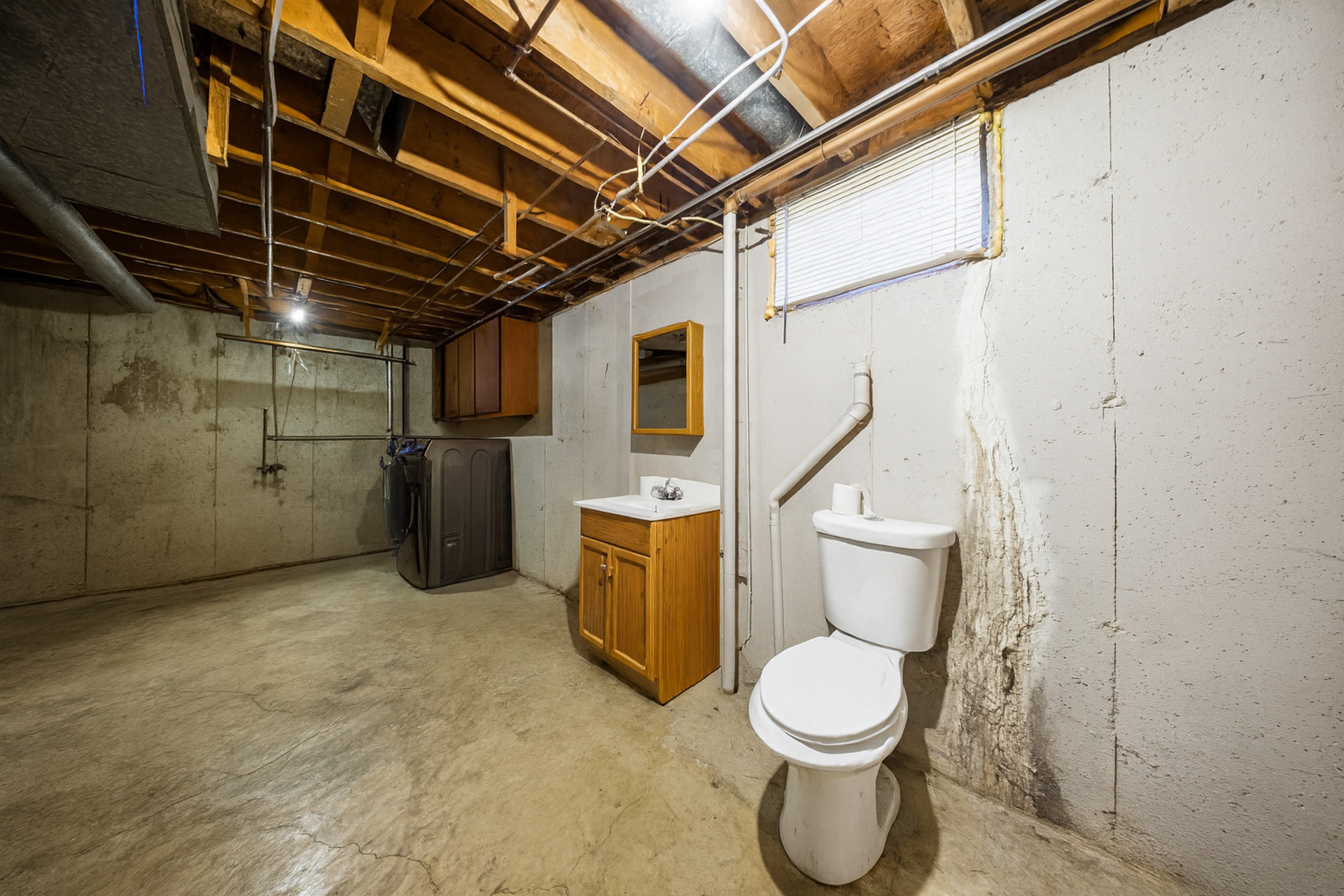 491 Maple Avenue Carpentersville, IL 60110 - Photo 24 of 33 a bathroom with a toilet and a shower