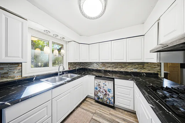 $325,000 | 491 Maple Avenue, Carpentersville, IL 60110