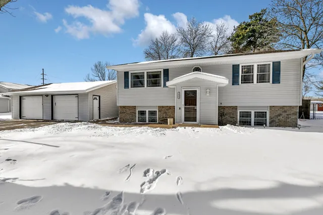 $299,900 | 24563 22nd Avenue, St. Augusta, MN 56301
