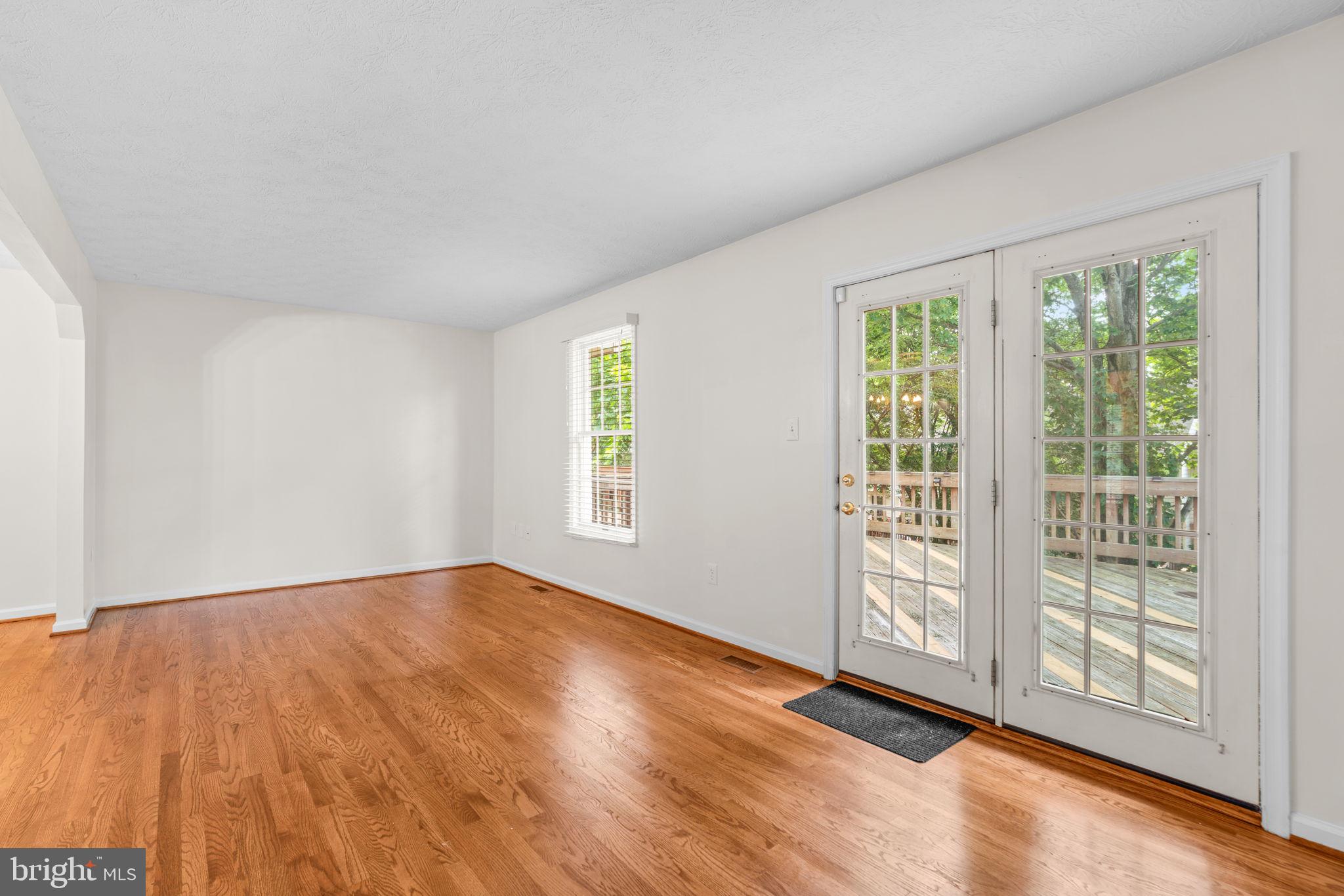 5646 April Journey, Unit 50 Columbia, MD 21044 - Photo 14 of 32 a view of an empty room with a window