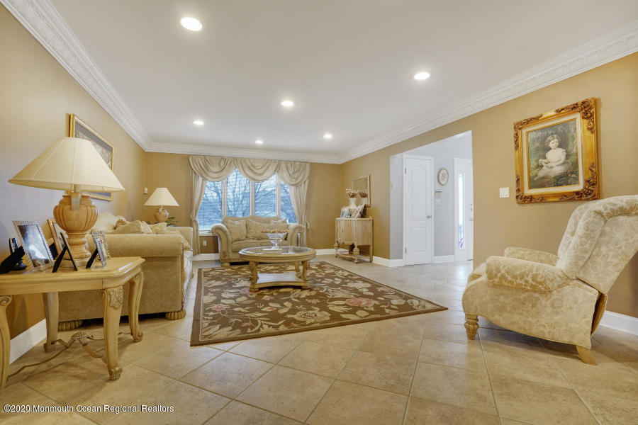 90 Georgetown Road Eatontown, NJ 07724 - Photo 6 of 18 20191202223400660228000000-o