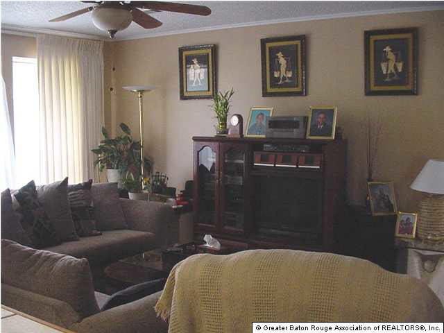 13724 Shady Ridge Avenue Baton Rouge, LA 70817 - Photo 2 of 7 Gallery Image 2