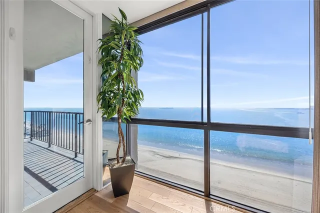$949,000 | 1750 East Ocean Boulevard, Unit 1405, Long Beach, CA 90802