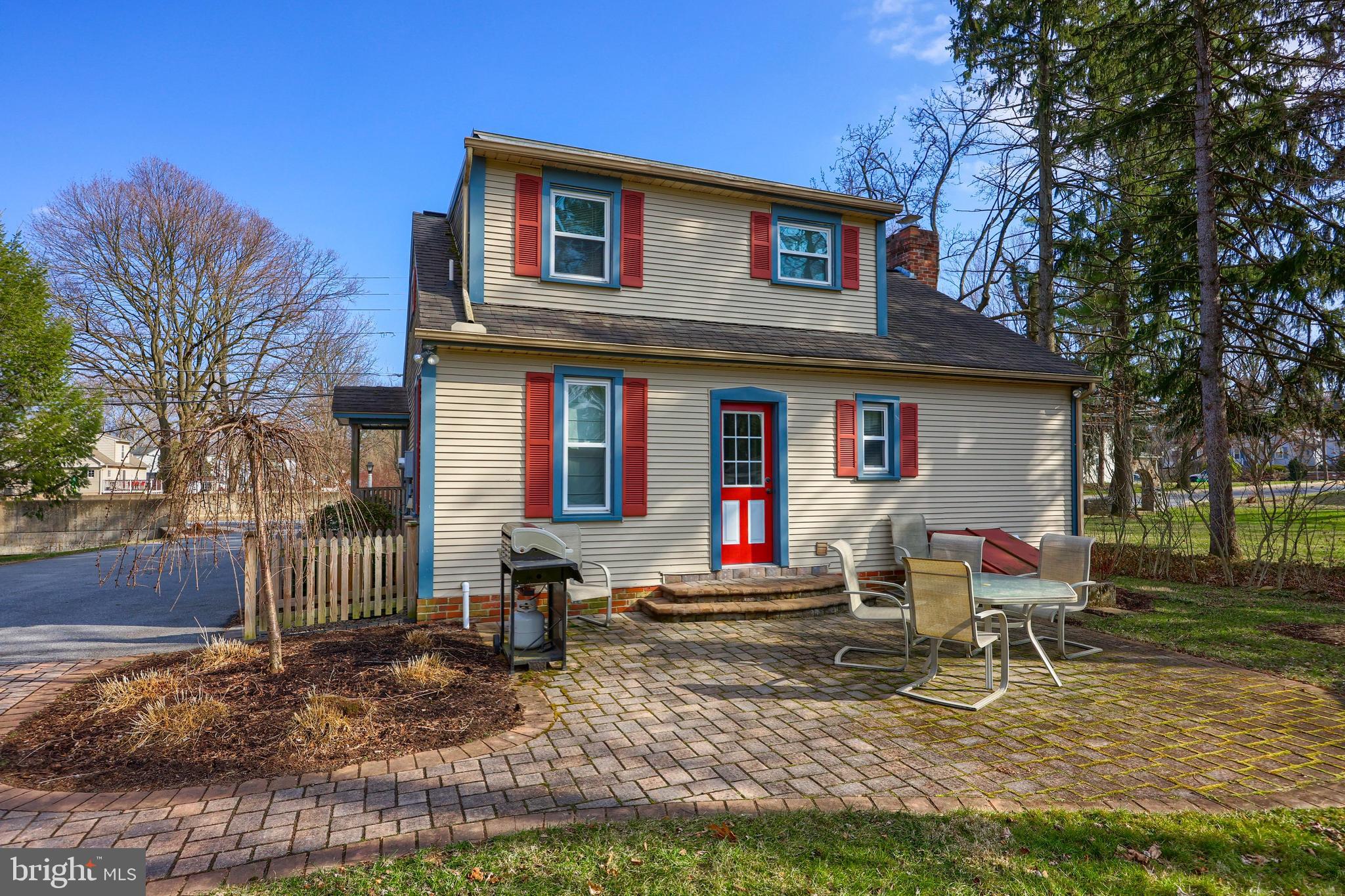420 North Water Street Lititz, PA 17543 - Photo 11 of 43 a front view of a house with garden