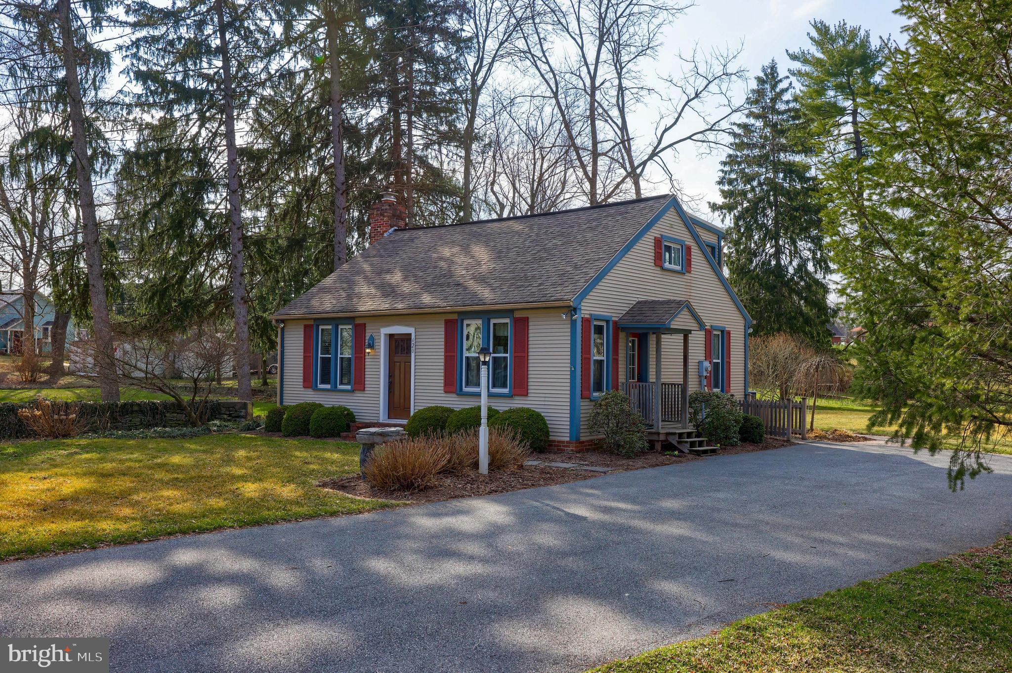 420 North Water Street Lititz, PA 17543 - Photo 3 of 43 a front view of a house with garden