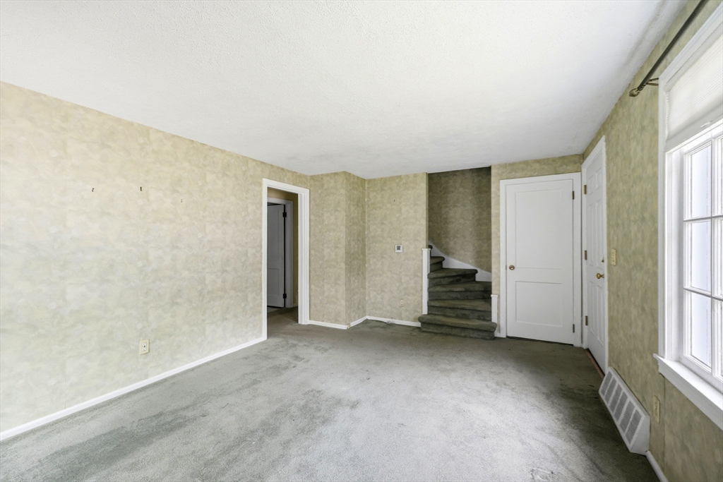 92 Massreco Street Springfield, MA 01109 - Photo 8 of 29