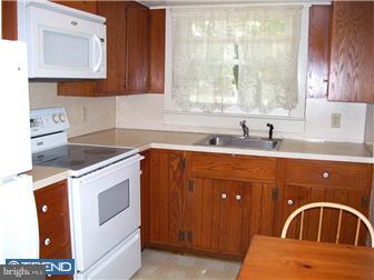 11 Morningside Road Elverson, PA 19520 - Photo 2 of 7 Kitchen