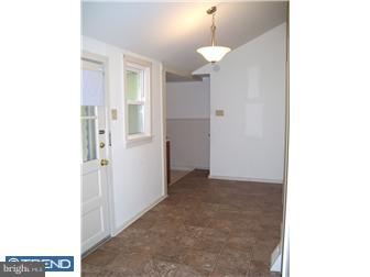 11 Morningside Road Elverson, PA 19520 - Photo 4 of 7 Foyer