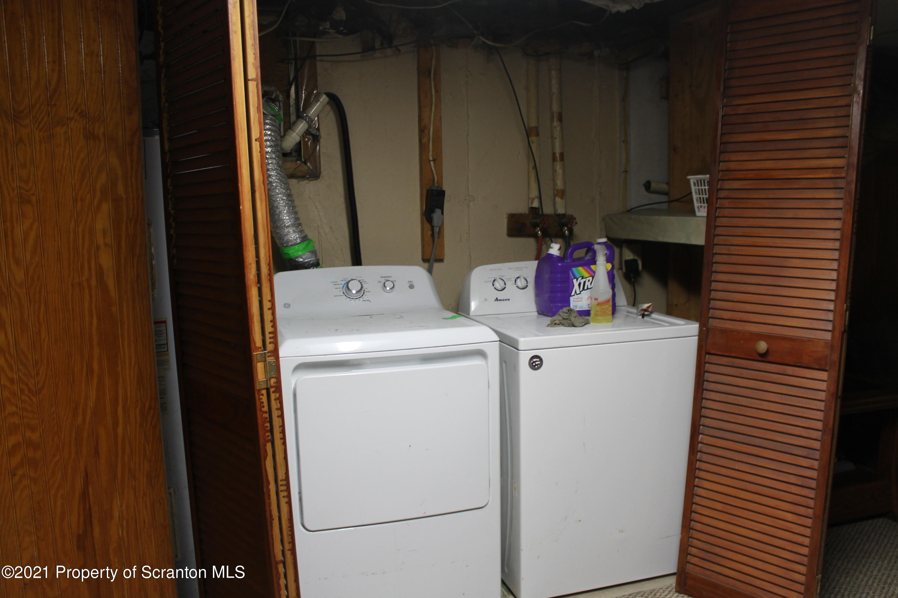 3431 Aberdeen Road Moscow, PA 18444 - Photo 13 of 28 a utility room with dryer and washer