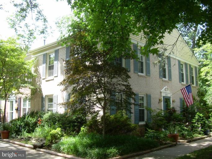 2440 Alsop Court Reston, VA 20191 - Photo 1 of 21 a view of a building front of house