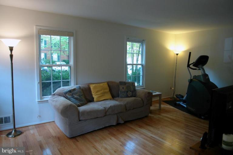 2440 Alsop Court Reston, VA 20191 - Photo 4 of 21 a living room with furniture and a window