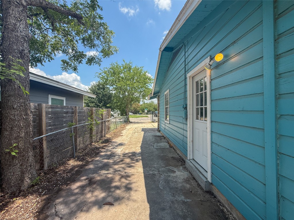 1412 Vargas Road, Unit A Austin, TX 78741 - Photo 18 of 32 a view of a pathway of a house with a street