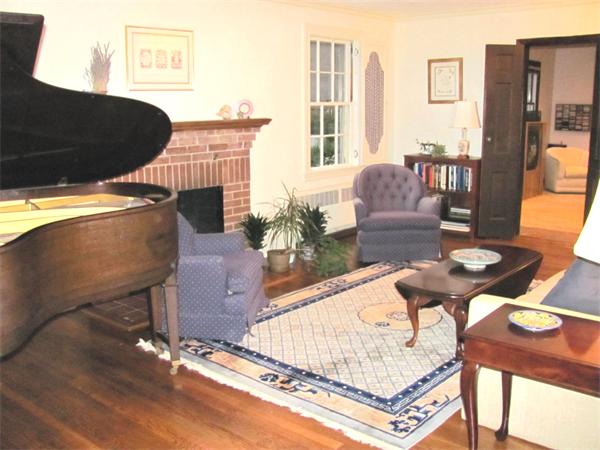 38 Clearwater Road Brookline, MA 02467 - Photo 3 of 17