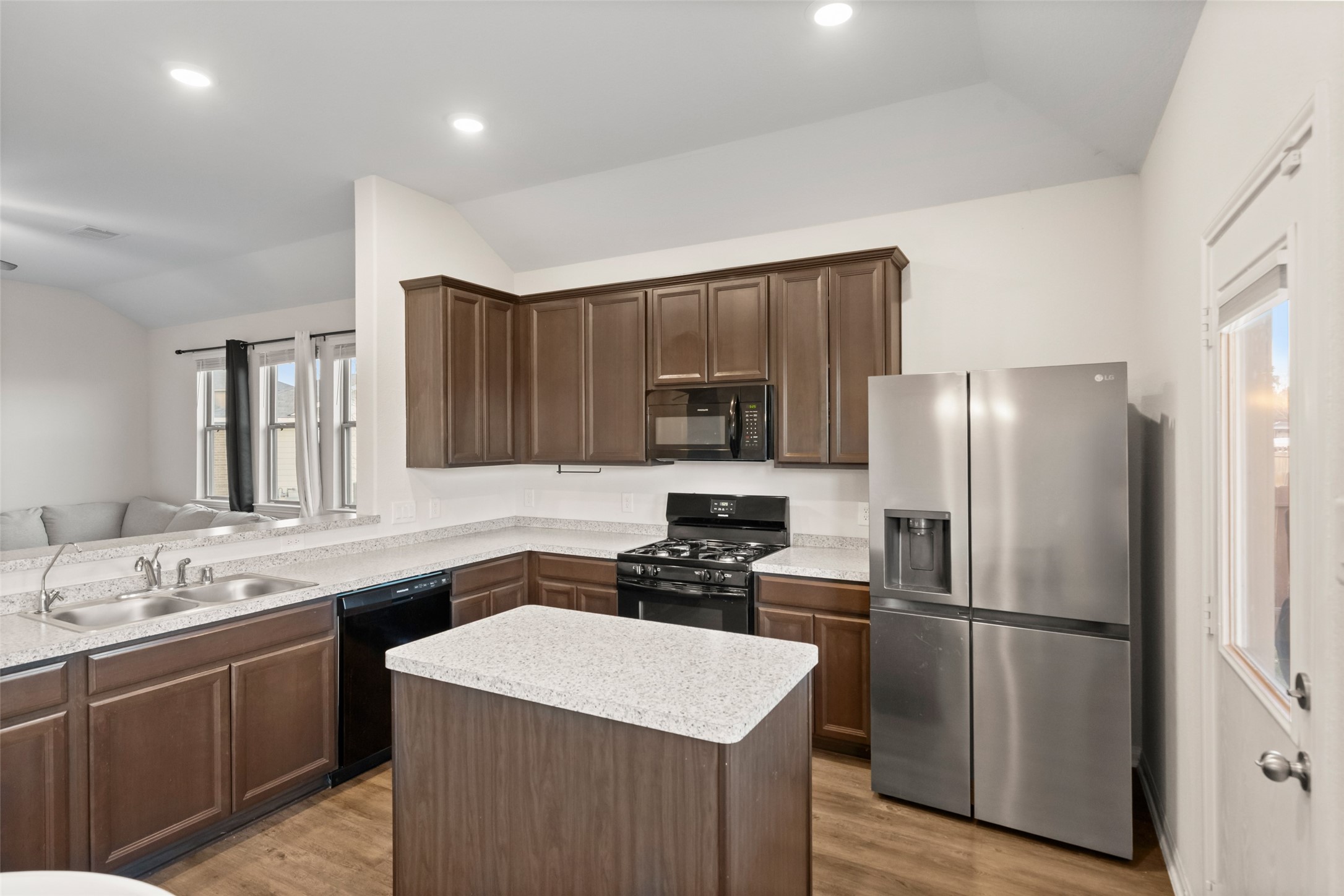 14156 Kamilia Road Conroe, TX 77306 - Photo 11 of 33