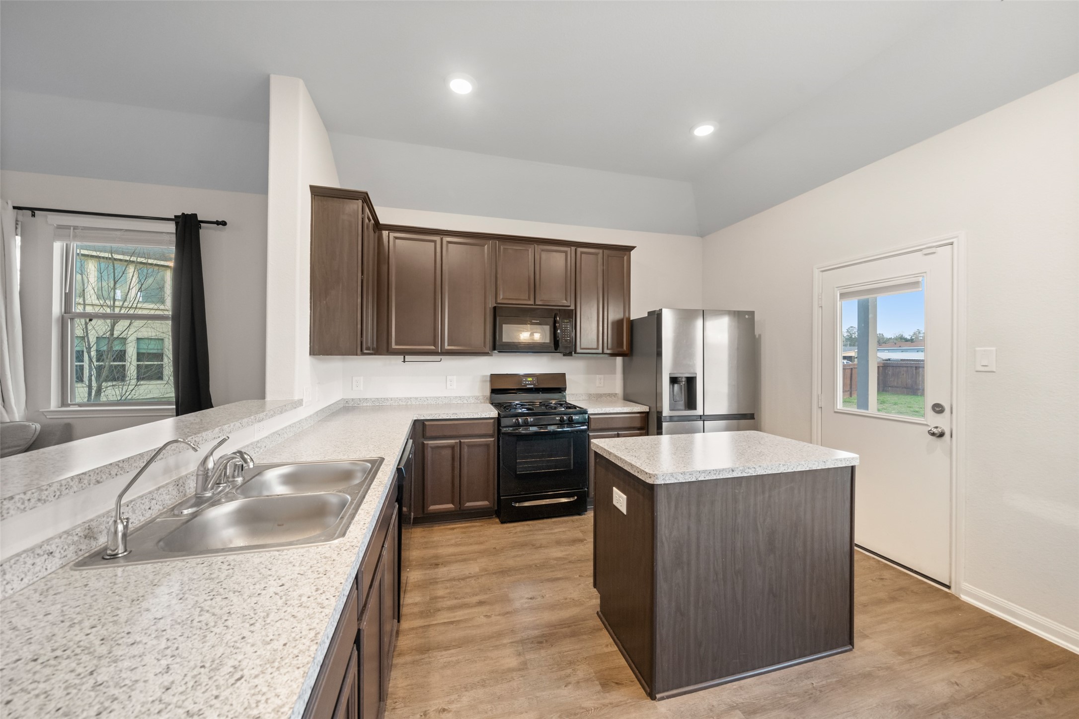 14156 Kamilia Road Conroe, TX 77306 - Photo 12 of 33