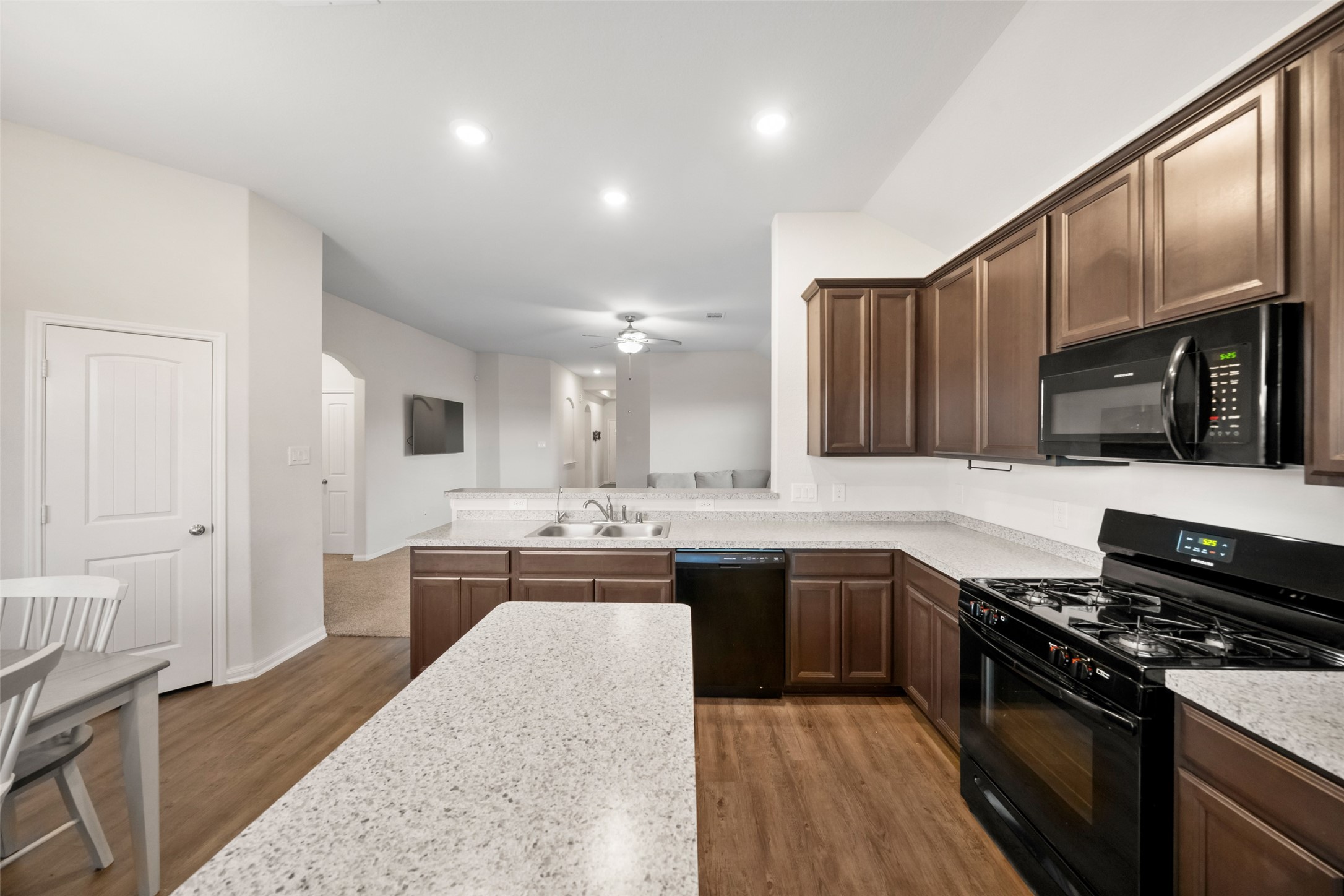 14156 Kamilia Road Conroe, TX 77306 - Photo 10 of 33