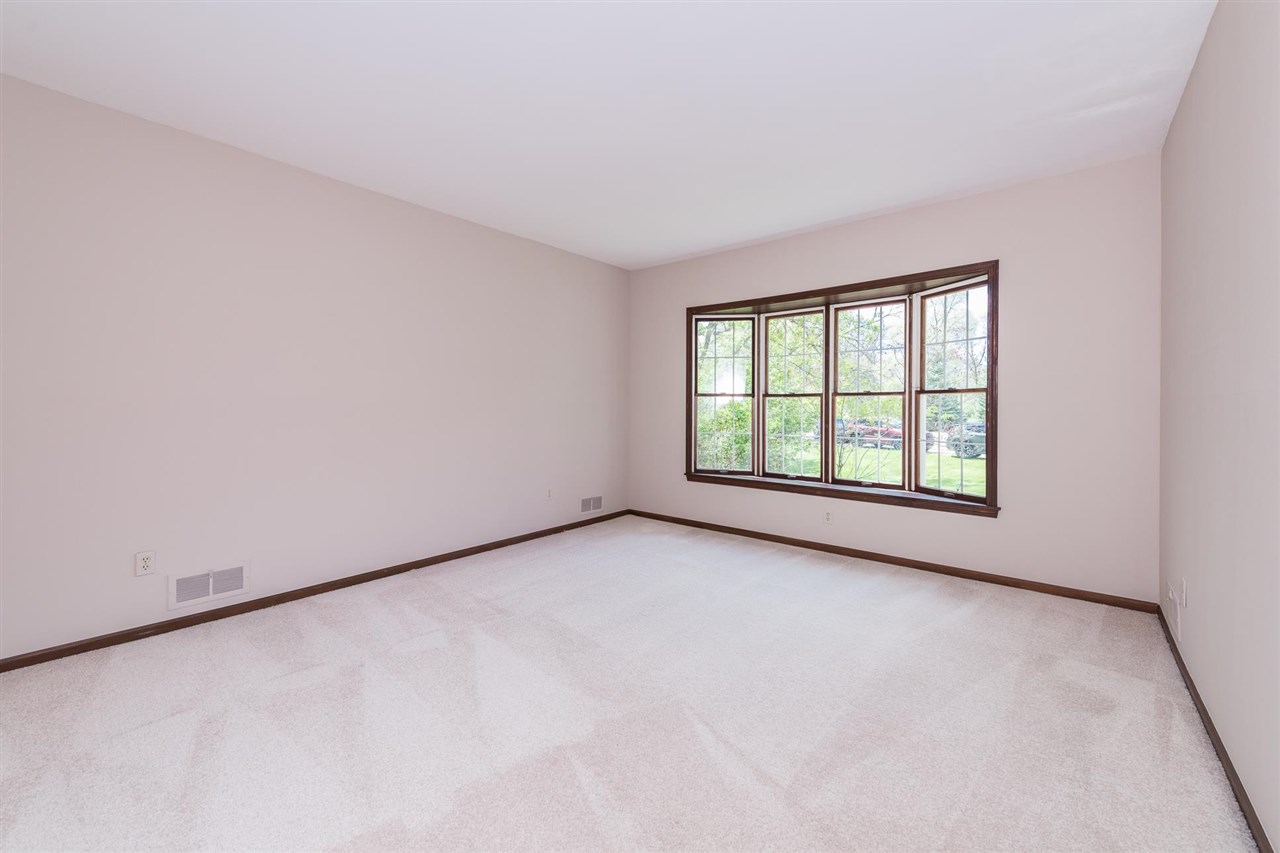 720 Edgewood Drive Rochester, MI 48306 - Photo 17 of 50 50041890-16.JPG