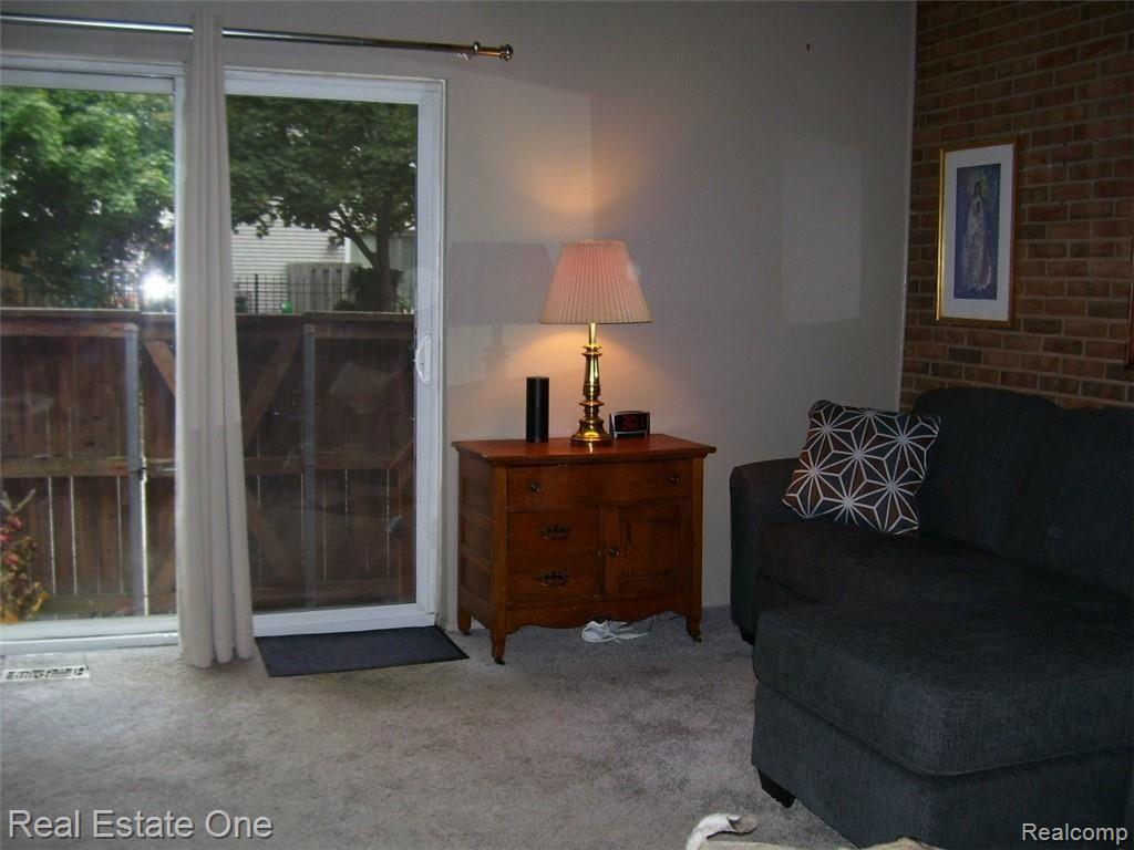 5015 Crooks Road, Unit 29 Royal Oak, MI 48073 - Photo 4 of 15