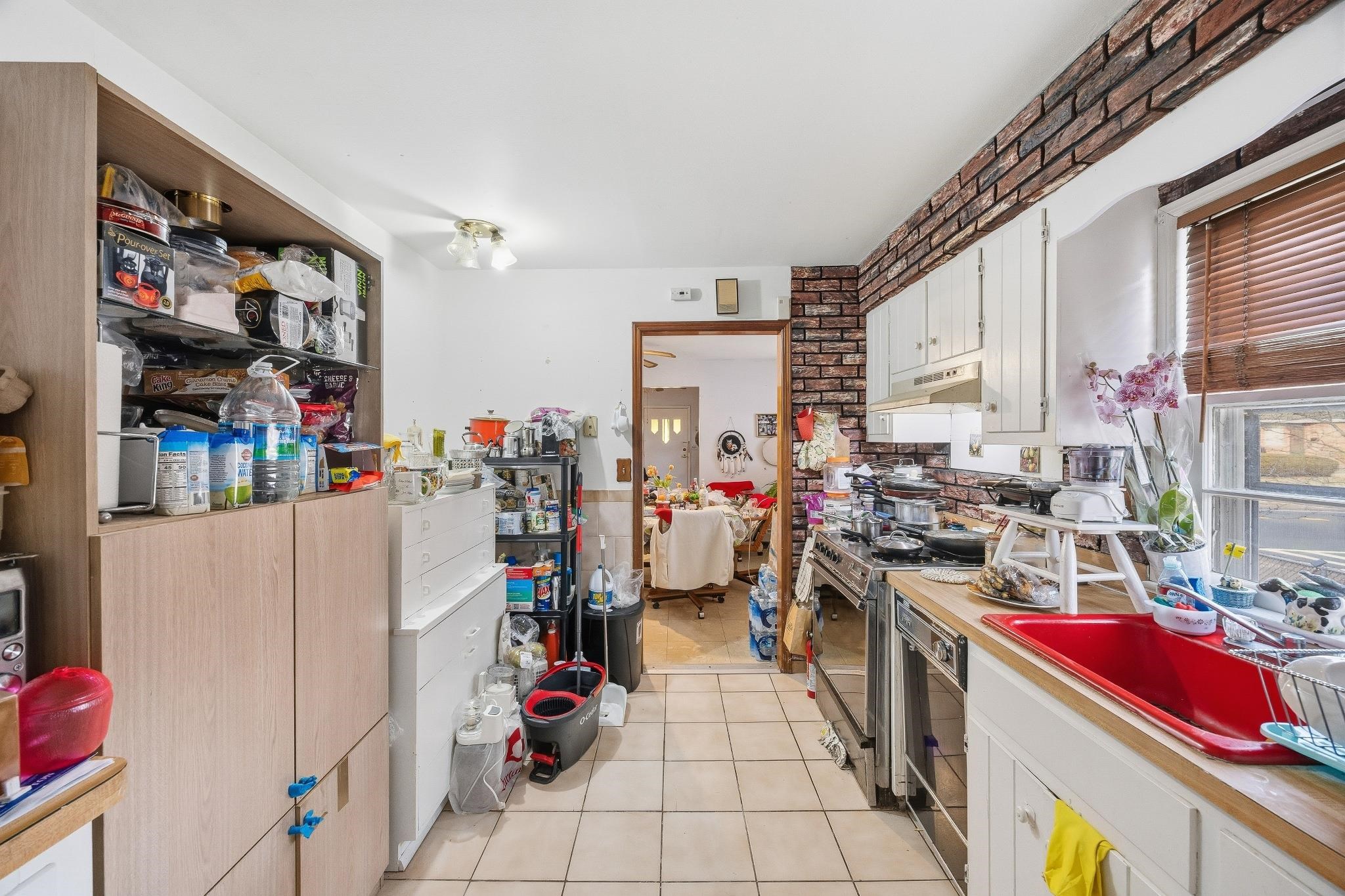 37 Raritan Road Linden, NJ 07036 - Photo 8 of 12