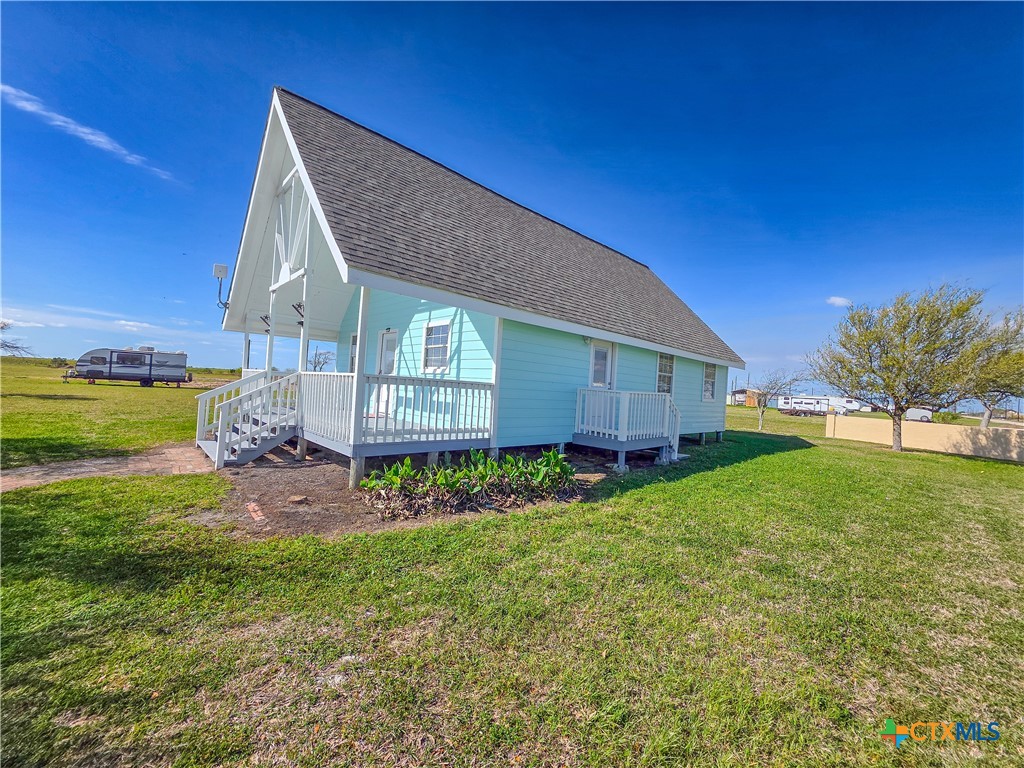 376 Haddock Drive Palacios, TX 77465 - Photo 3 of 41