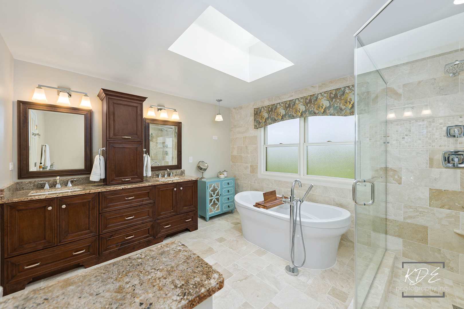 1403 Carlyle Road Naperville, IL 60564 - Photo 14 of 31 a spacious bathroom with a bathtub sink and mirror