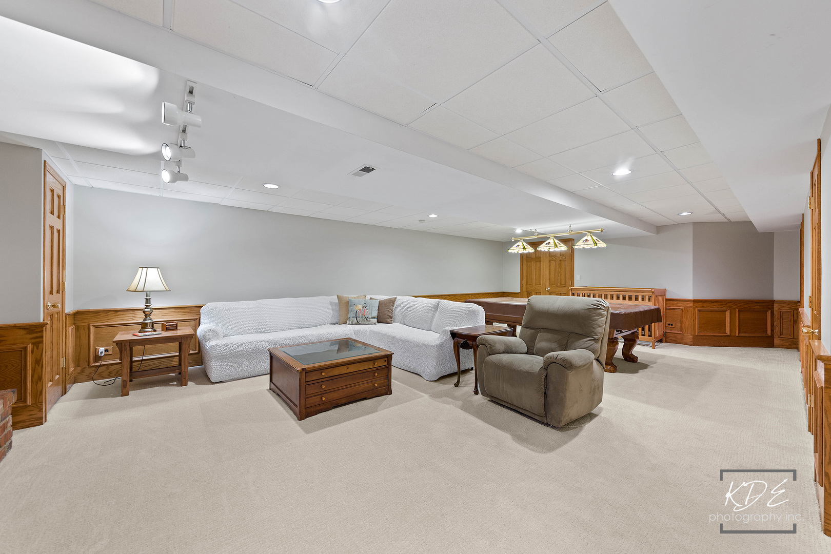 1403 Carlyle Road Naperville, IL 60564 - Photo 23 of 31 a living room with furniture and a table