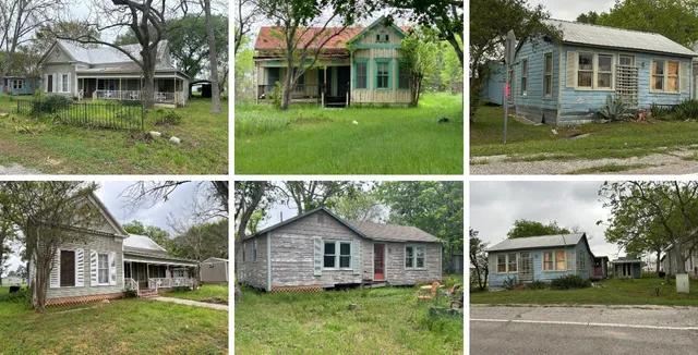front view of house with a yard