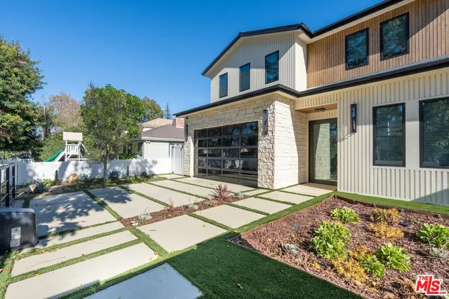 a view of an entryway