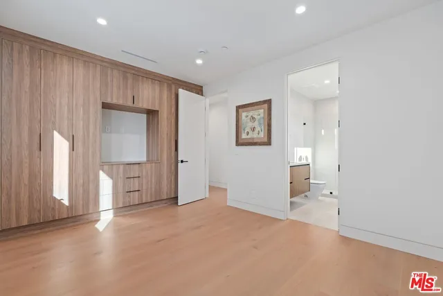 $18,000 | 4708 Noble Avenue, Sherman Oaks, CA 91403