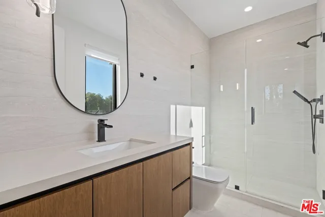 $18,000 | 4708 Noble Avenue, Sherman Oaks, CA 91403