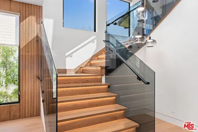 $18,000 | 4708 Noble Avenue, Sherman Oaks, CA 91403