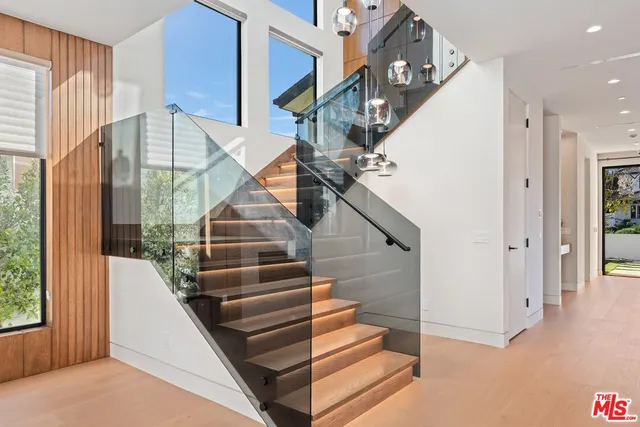 $18,000 | 4708 Noble Avenue, Sherman Oaks, CA 91403