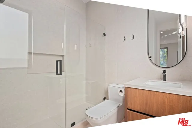 $18,000 | 4708 Noble Avenue, Sherman Oaks, CA 91403