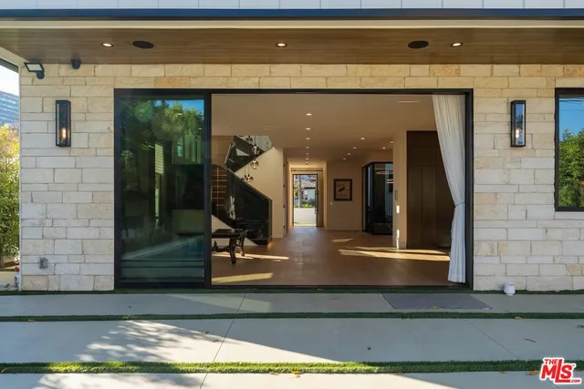 $18,000 | 4708 Noble Avenue, Sherman Oaks, CA 91403