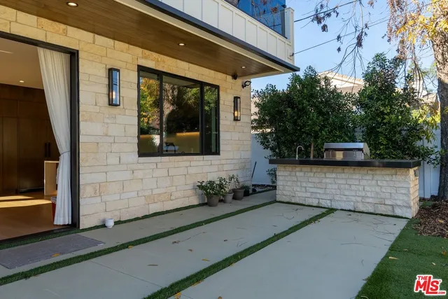 $18,000 | 4708 Noble Avenue, Sherman Oaks, CA 91403