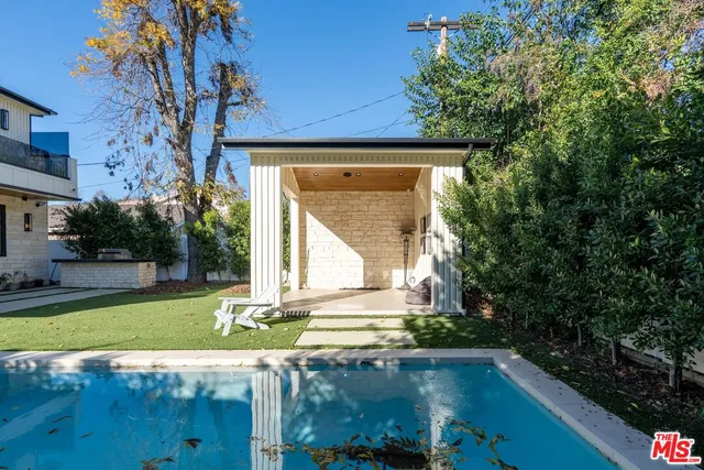 $18,000 | 4708 Noble Avenue, Sherman Oaks, CA 91403