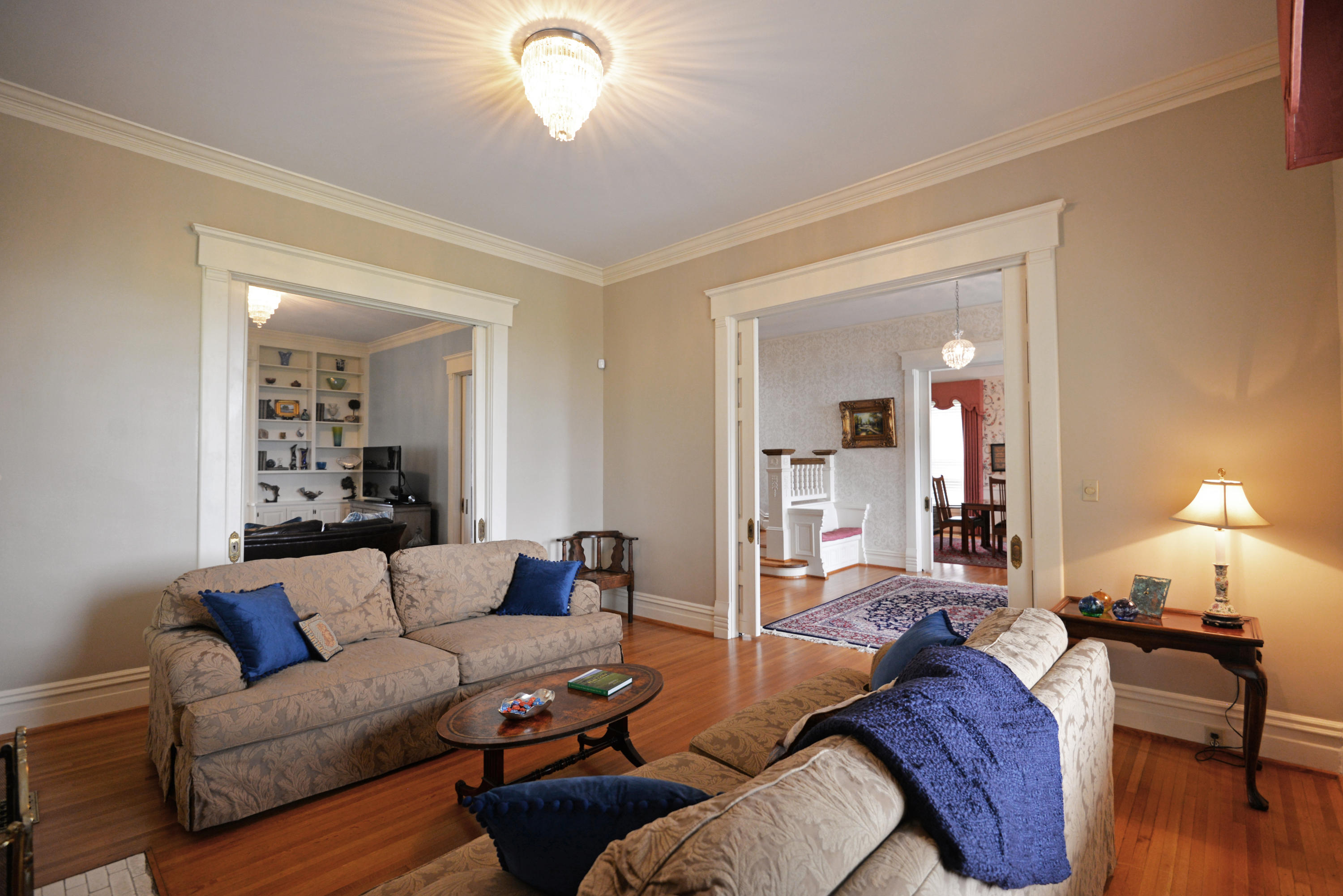 140 North Crest Road Chattanooga, TN 37404 - Photo 26 of 62 Living room view 2