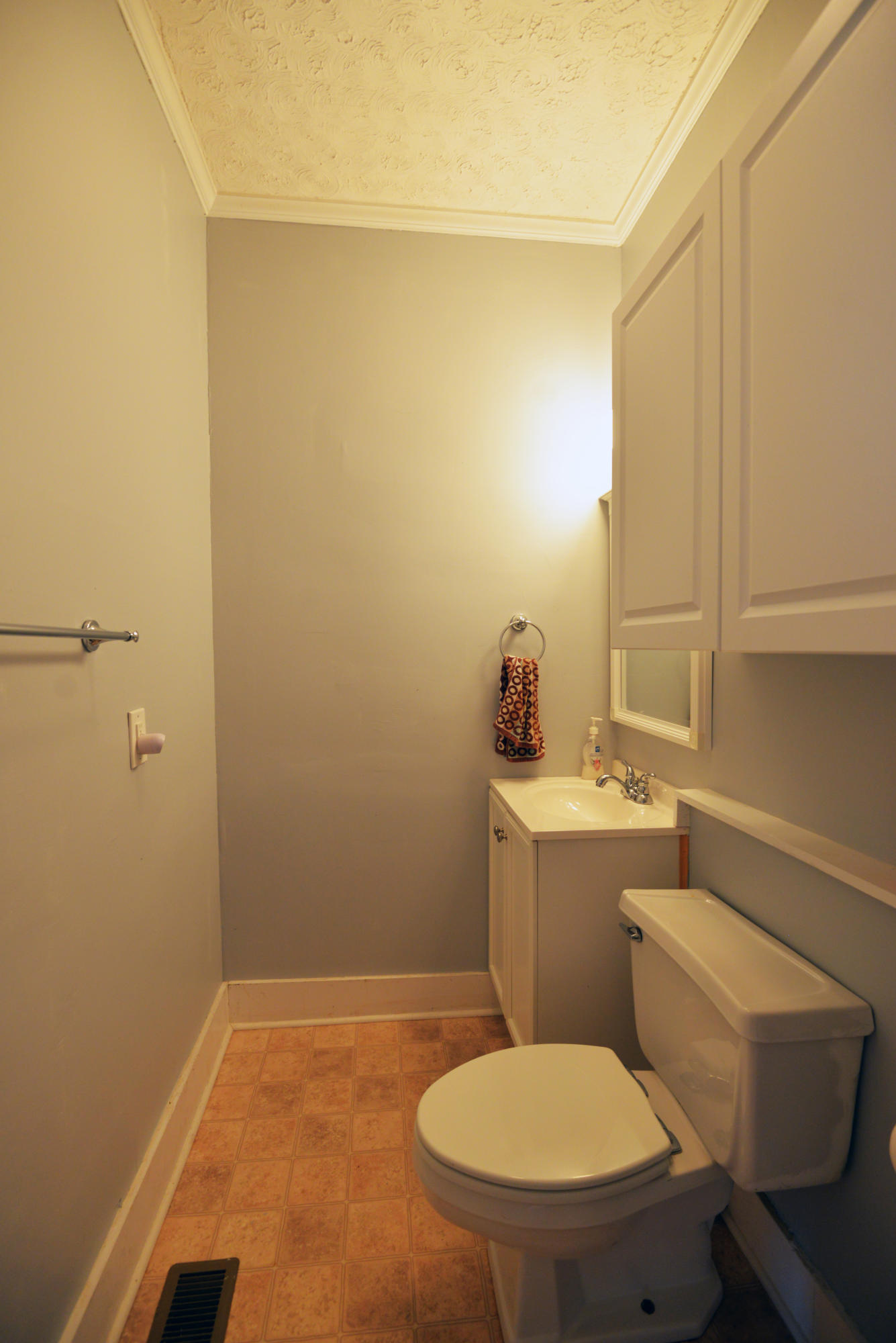 140 North Crest Road Chattanooga, TN 37404 - Photo 54 of 62 Guest house half bath