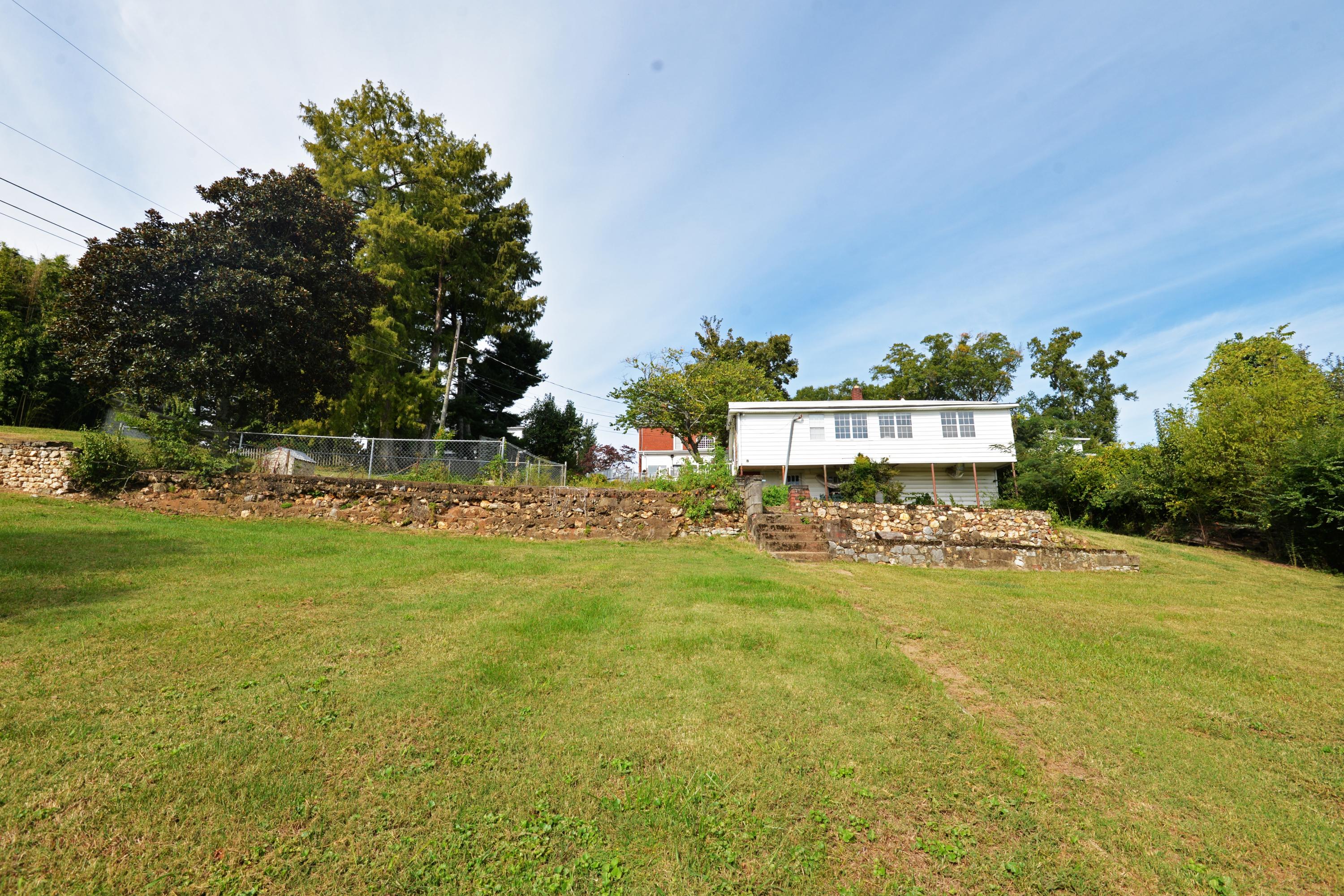 140 North Crest Road Chattanooga, TN 37404 - Photo 59 of 62 Rear view (straight) (med)